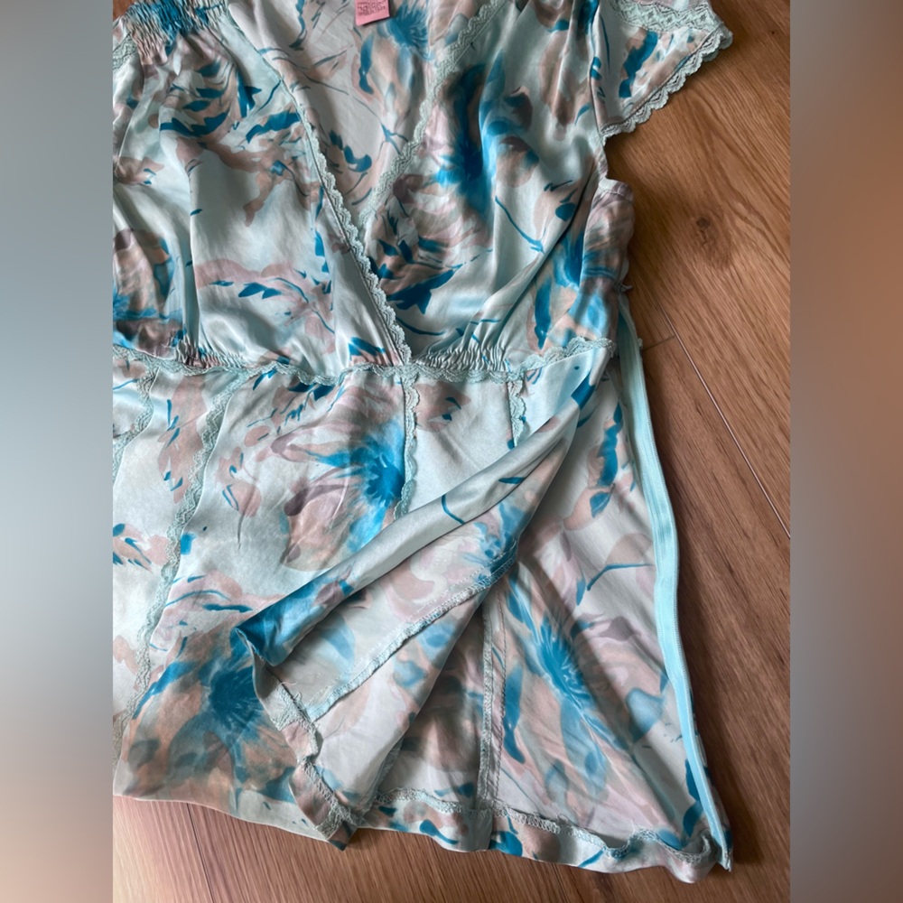 Bandolino silk floral blouse, size 12 - Picture 6 of 9